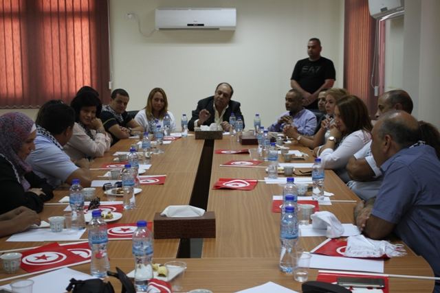 المحافظ رمضان يطلع وفدا تونسيا تضامنيا على أوضاع المحافظة وانتهاكات الاحتلال 